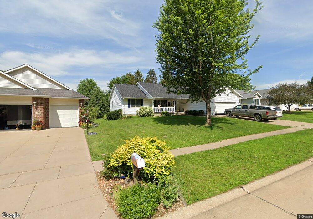 2720 31st St SW, Cedar Rapids, IA 52404 - photo 1