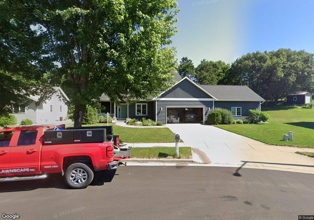 907 Packer Dr, Holmen, WI 54636 - photo 1