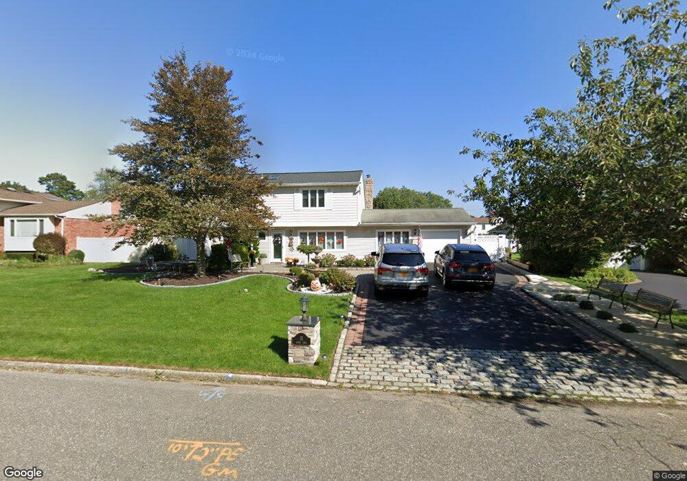 15 Linda Ln, ComMacK, NY 11725 - photo 1