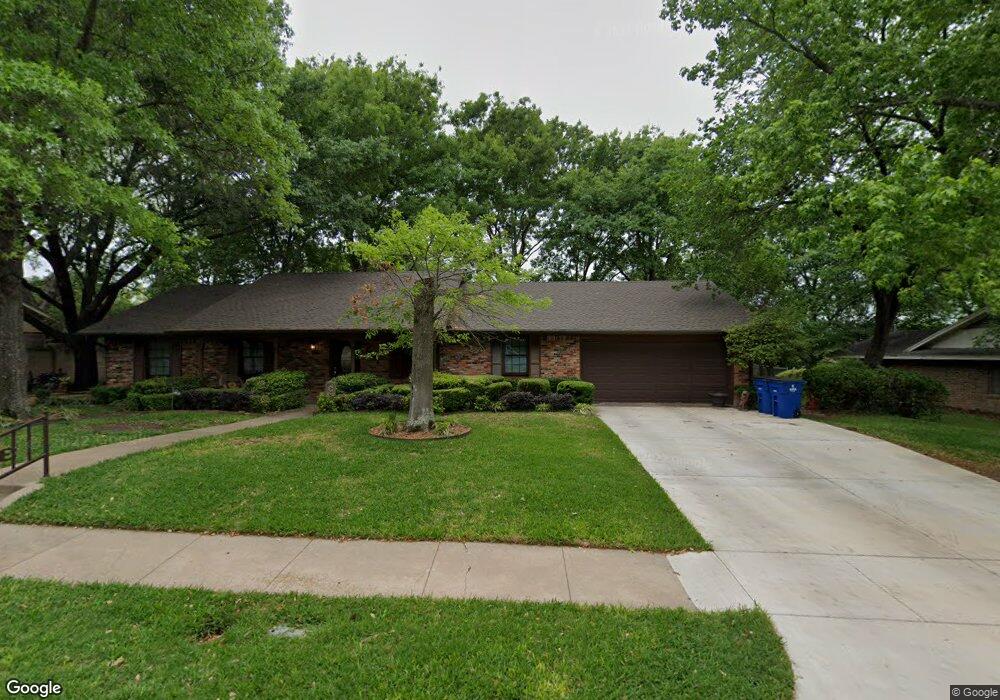 1301 Williamsburg Dr, Ennis, TX 75119 - photo 1