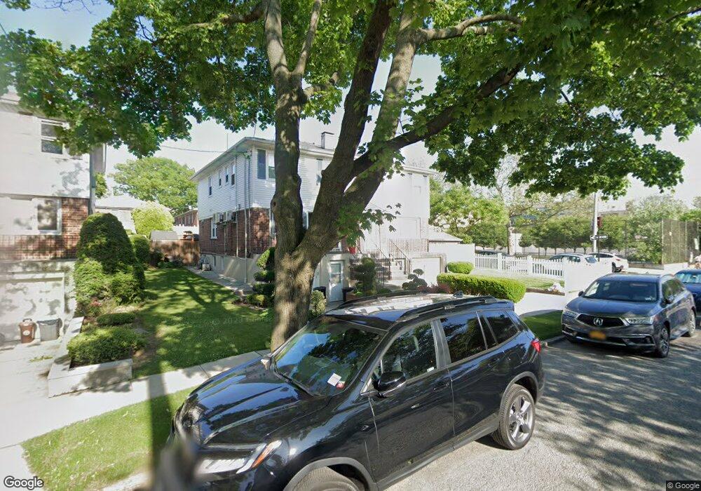 2537 147th St, Flushing, NY 11354 - photo 1