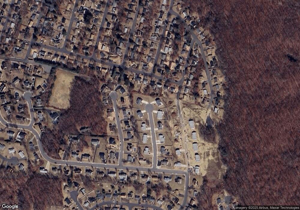 71-82 Pear Tree Dr, Naugatuck, CT 06770 - photo 1