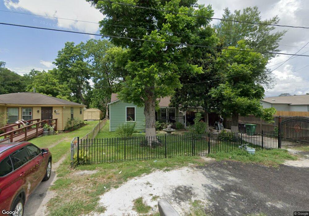 8213 Moon Beam St, Houston, TX 77088 - photo 1