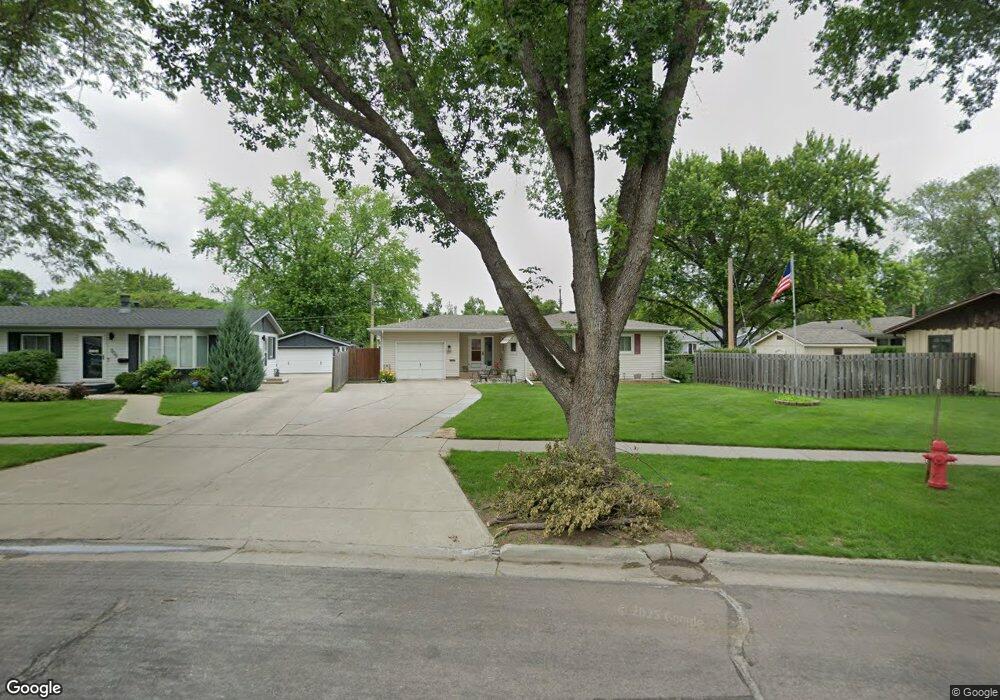 305 28th Ave N, Fargo, ND 58102 - photo 1