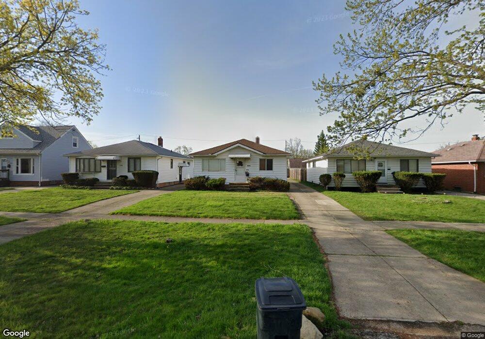 18980 Mccracken Rd, Maple Heights, OH 44137 - photo 1