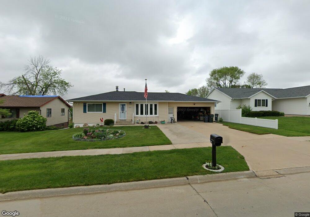 2336 31st St SW, Cedar Rapids, IA 52404 - photo 1