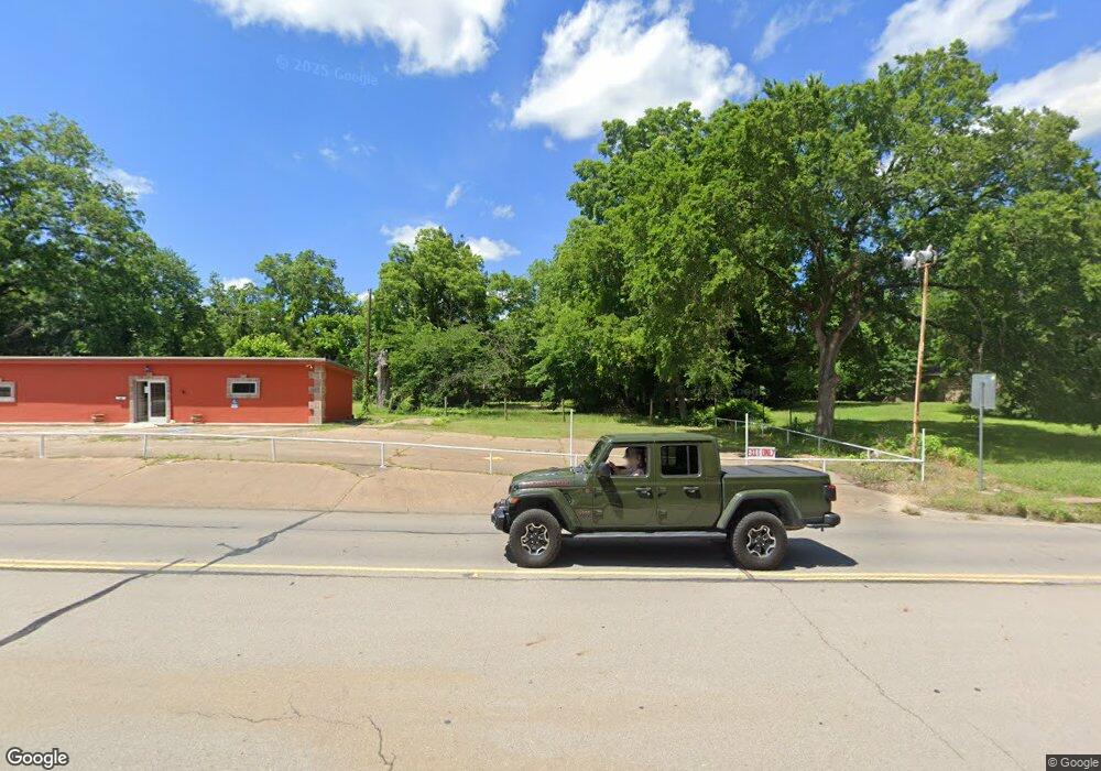 619 E Sam Rayburn Dr, Bonham, TX 75418 - photo 1