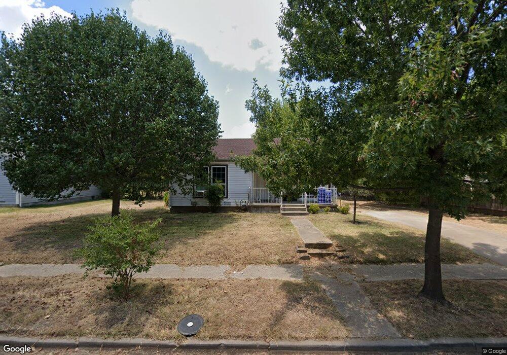 1113 N Clements St, Gainesville, TX 76240 - photo 1