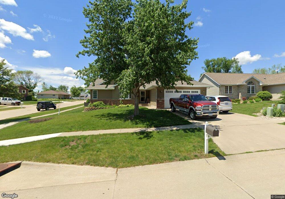 126 Jacob Ct NW, Cedar Rapids, IA 52405 - photo 1