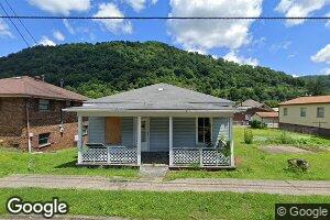 704 4th Ave, Montgomery, WV 25136