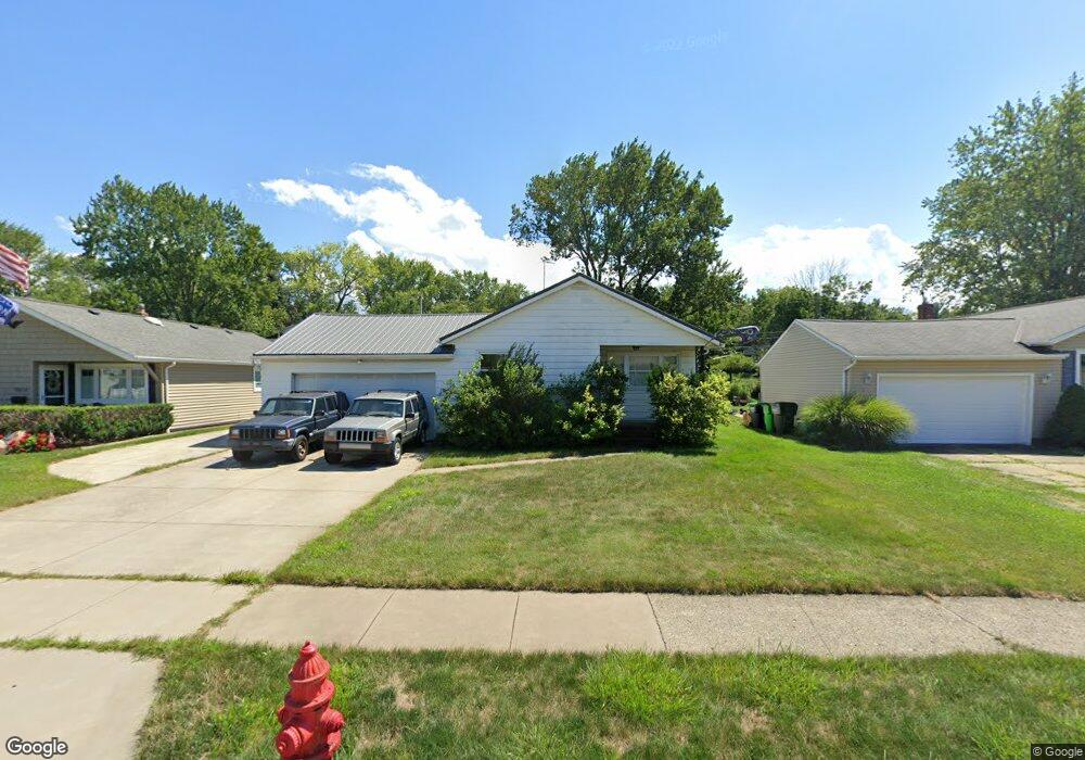 30240 Twin Lakes Dr, Wickliffe, OH 44092 - photo 1