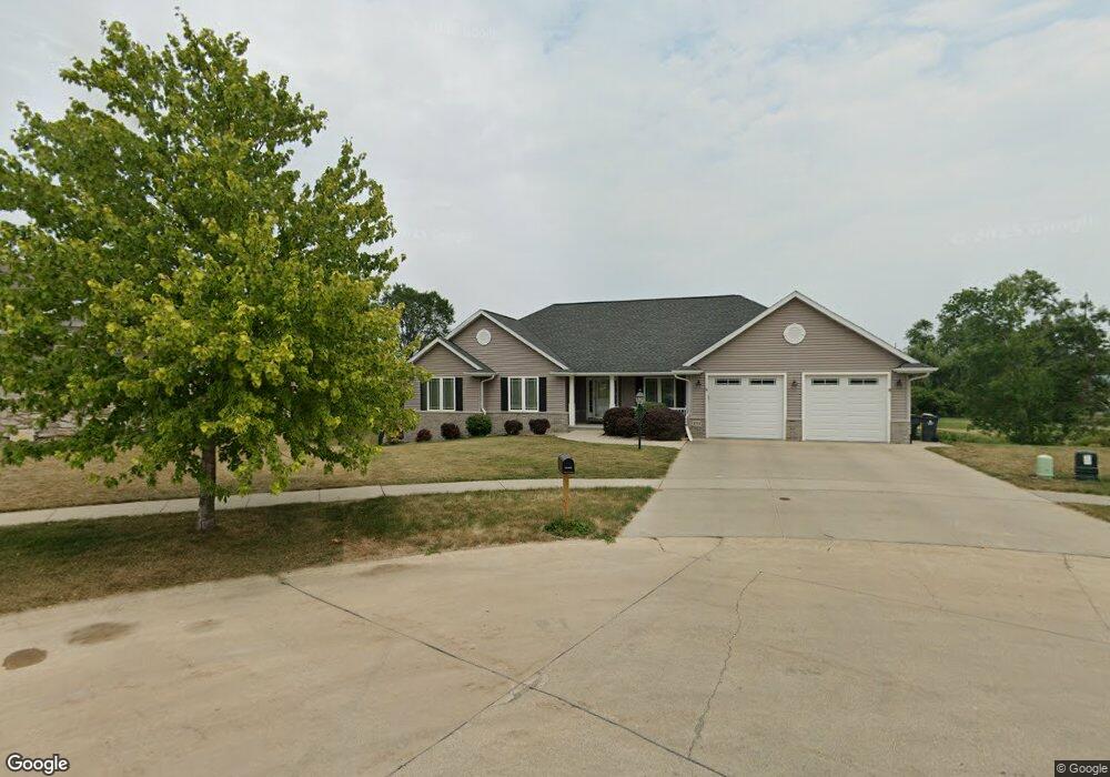 2711 Handley Ct SW, Cedar Rapids, IA 52404 - photo 1