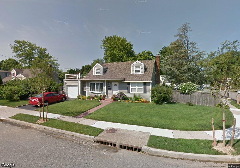 3 Radcliff Blvd, Glen Head, NY 11545 - photo 1