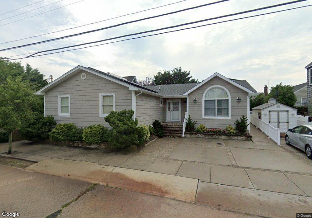 70 Glenwood Ave, Point Lookout, NY 11569 - photo 1