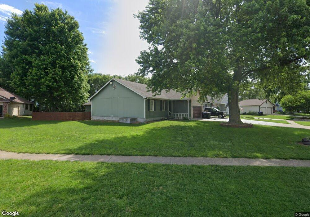601 Kross Cir, Rossville, KS 66533 - photo 1
