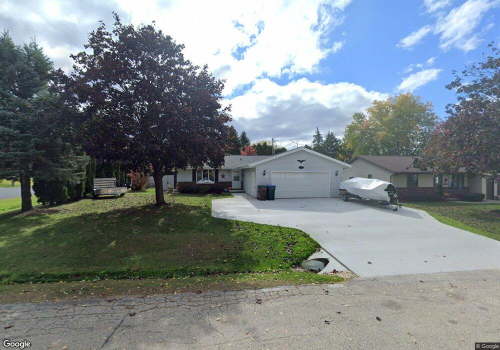 1333 W Roselawn Dr, Appleton, WI 54914 - photo 1