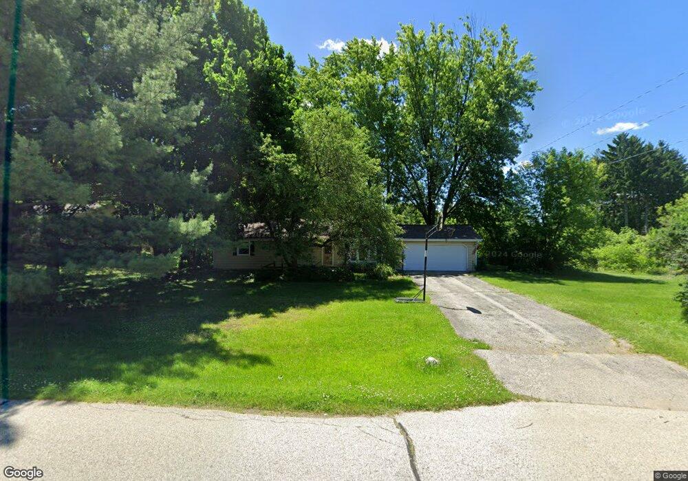 926 W Devonshire Rd, Delafield, WI 53018 - photo 1