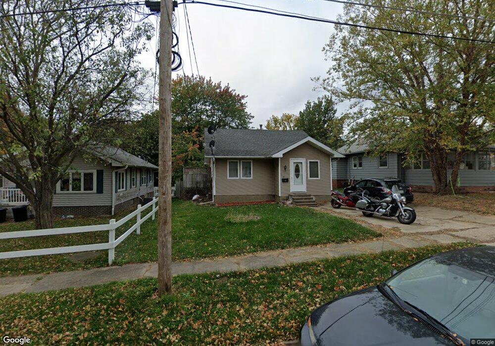 211 W 10th St S, Newton, IA 50208 - photo 1