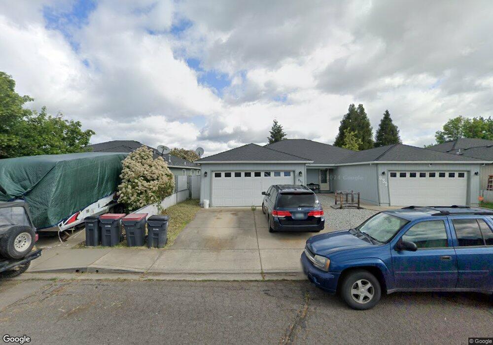 837 Columbine Way, Central Point, OR 97502 - photo 1