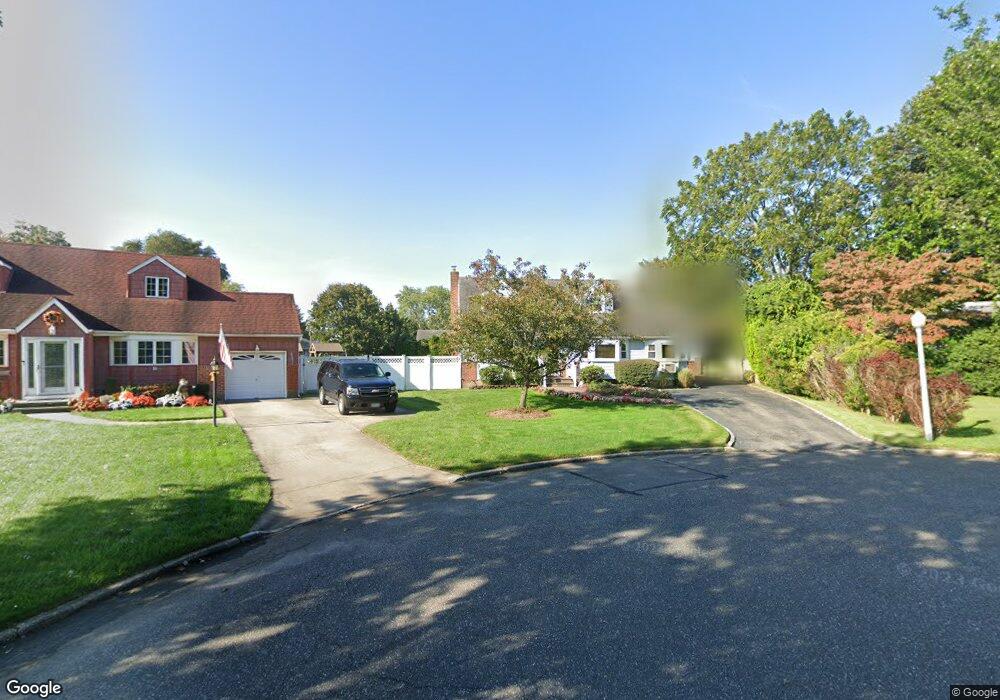 12 Dean Ct, ComMacK, NY 11725 - photo 1