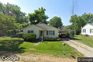112 S Oak St, Raymond, IL 62560