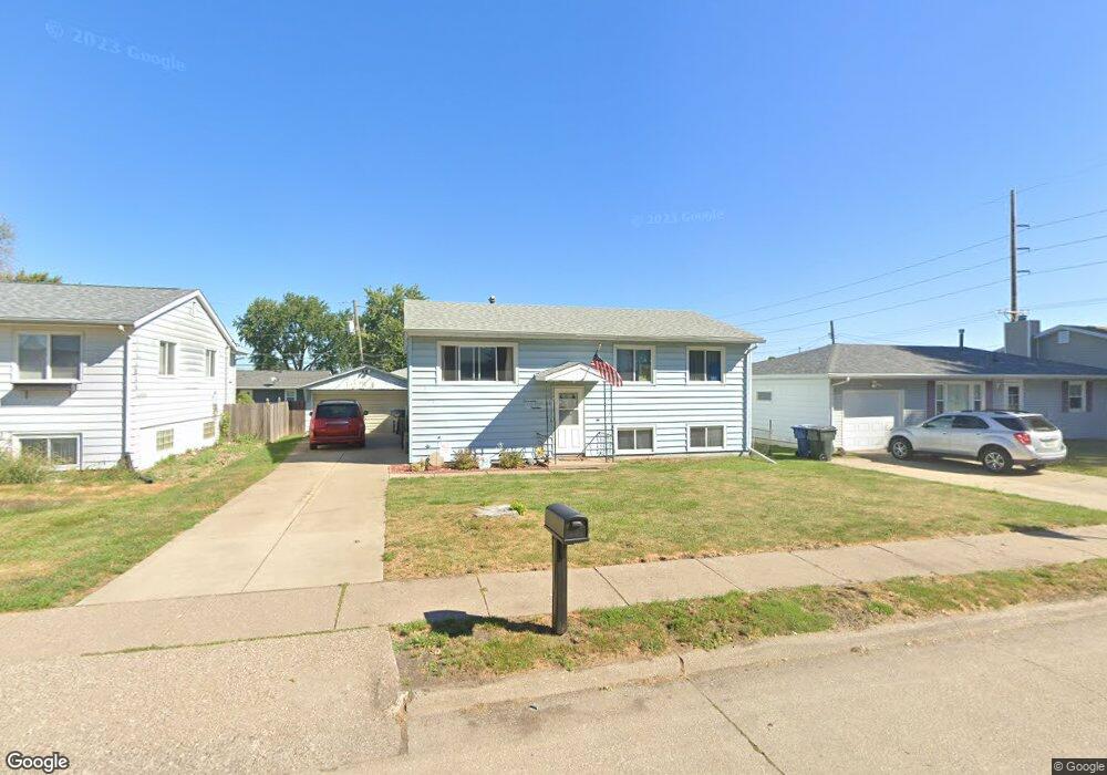 1714 W 68th St, Davenport, IA 52806 - photo 1