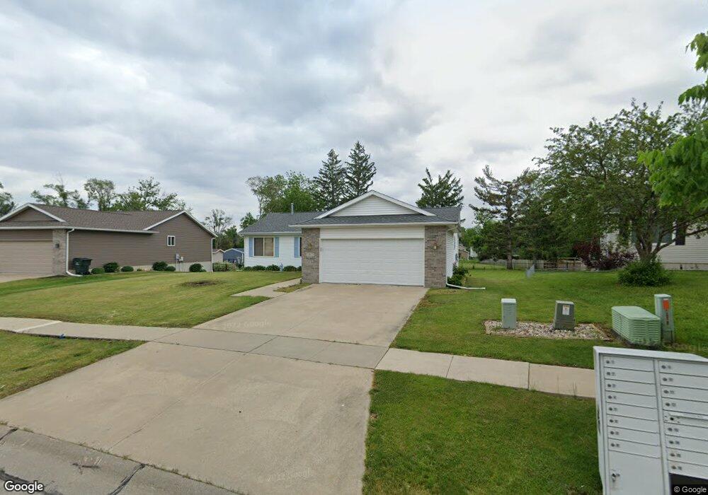 1015 Moose Dr NW, Cedar Rapids, IA 52405 - photo 1