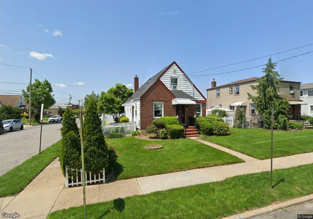 245 Wardwell Rd, Mineola, NY 11501 - photo 1