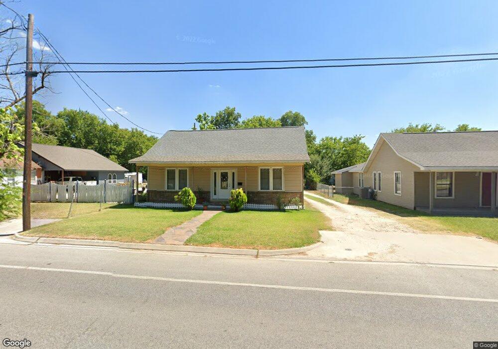 1606 E California St, Gainesville, TX 76240 - photo 1
