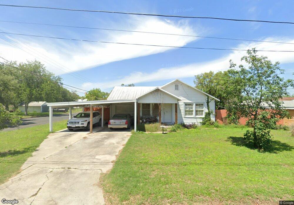 301 E Randall St, Beeville, TX 78102 - photo 1