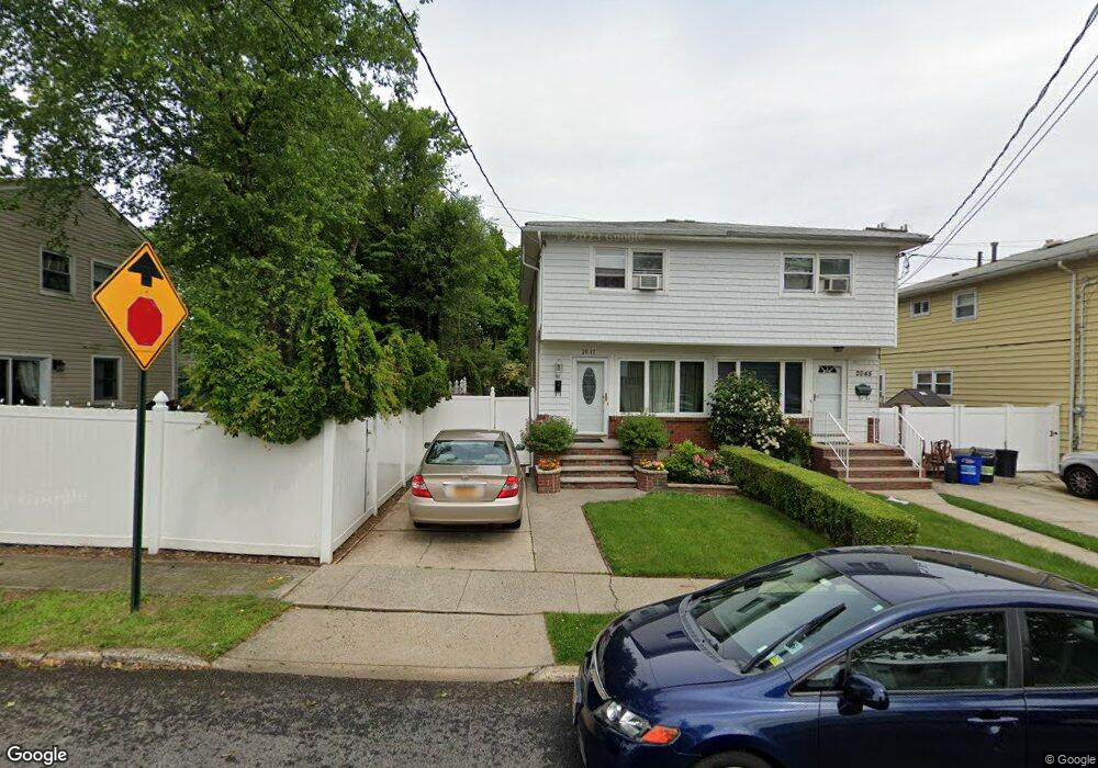 2047 S Railroad Ave, Staten Island, NY 10306 - photo 1