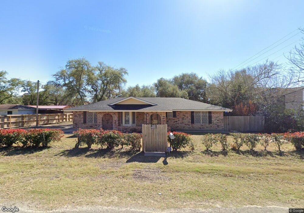 4019 Louise Dr, Beeville, TX 78102 - photo 1