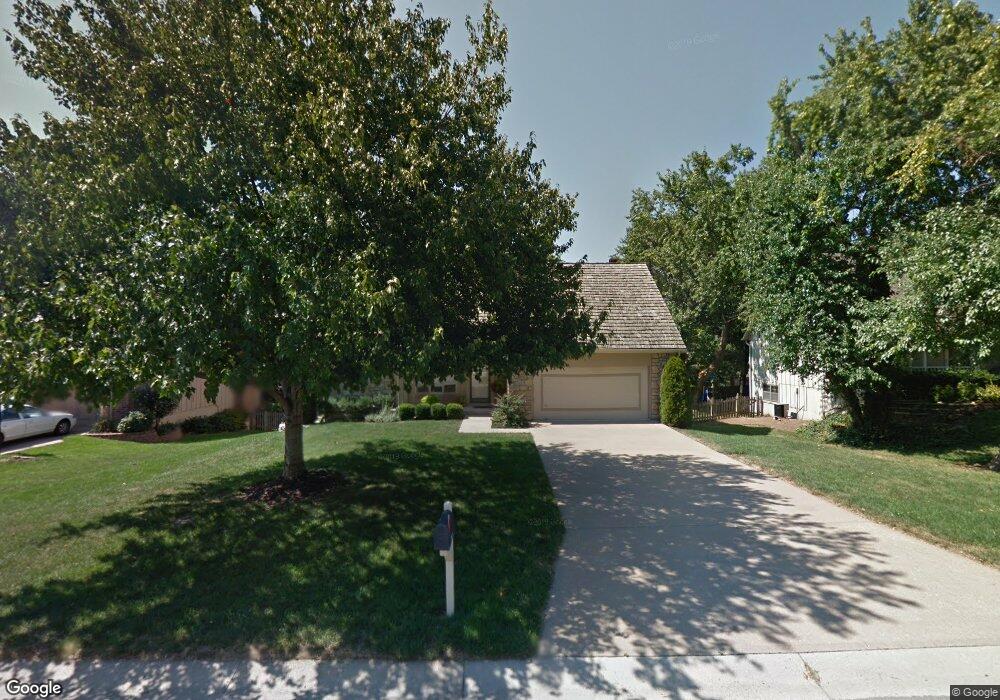 8620 Dice Ln, Lenexa, KS 66215 - photo 1