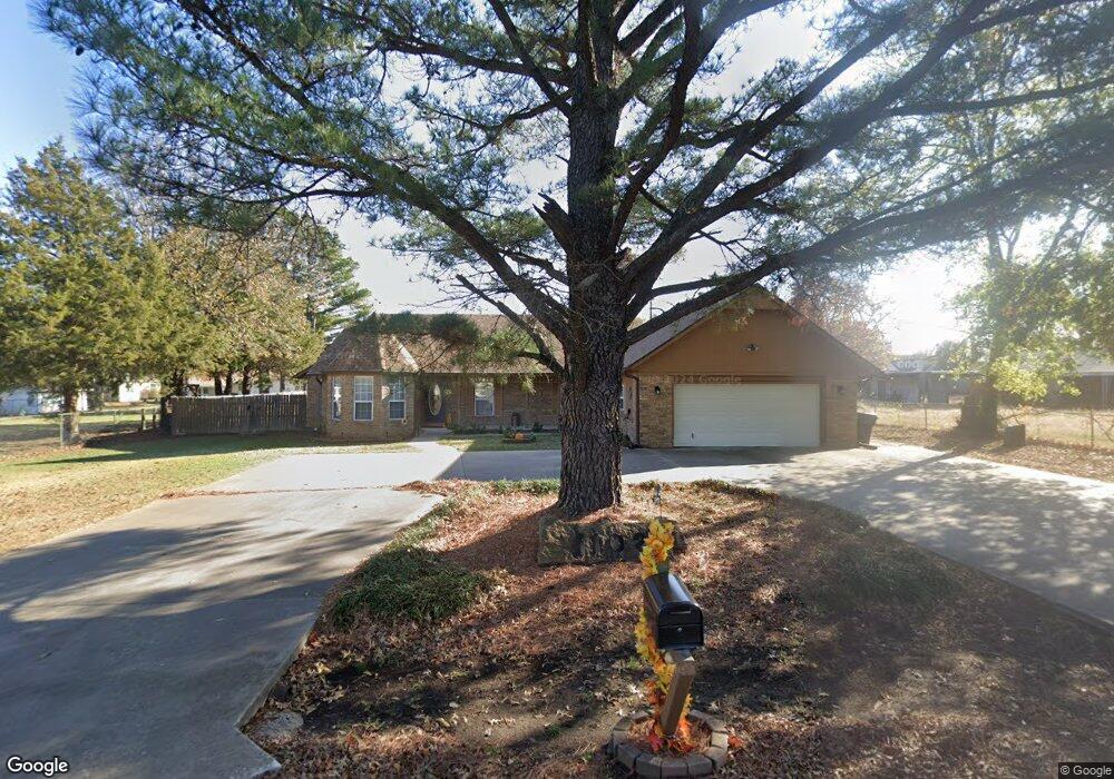 1102 N 6th St, Henryetta, OK 74437 - photo 1