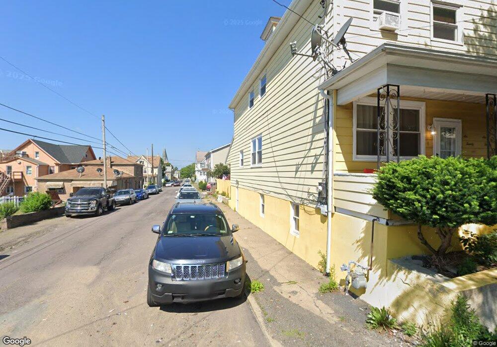 621 N Wyoming St, Hazleton, PA 18201 - photo 1