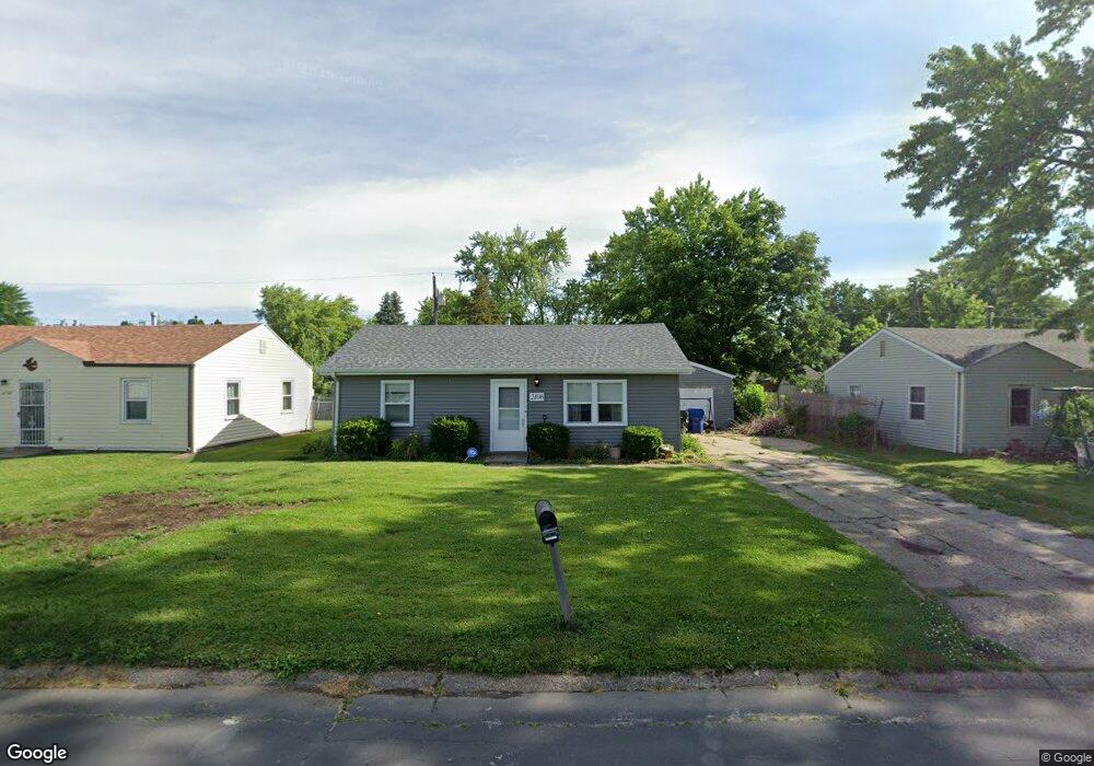 2106 W 68th St, Davenport, IA 52806 - photo 1