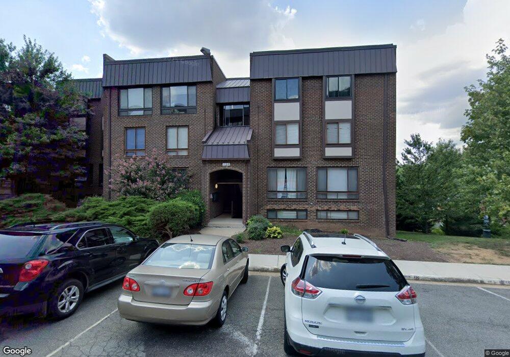 124 Roberts Ln unit 400, Alexandria, VA 22314 - photo 1