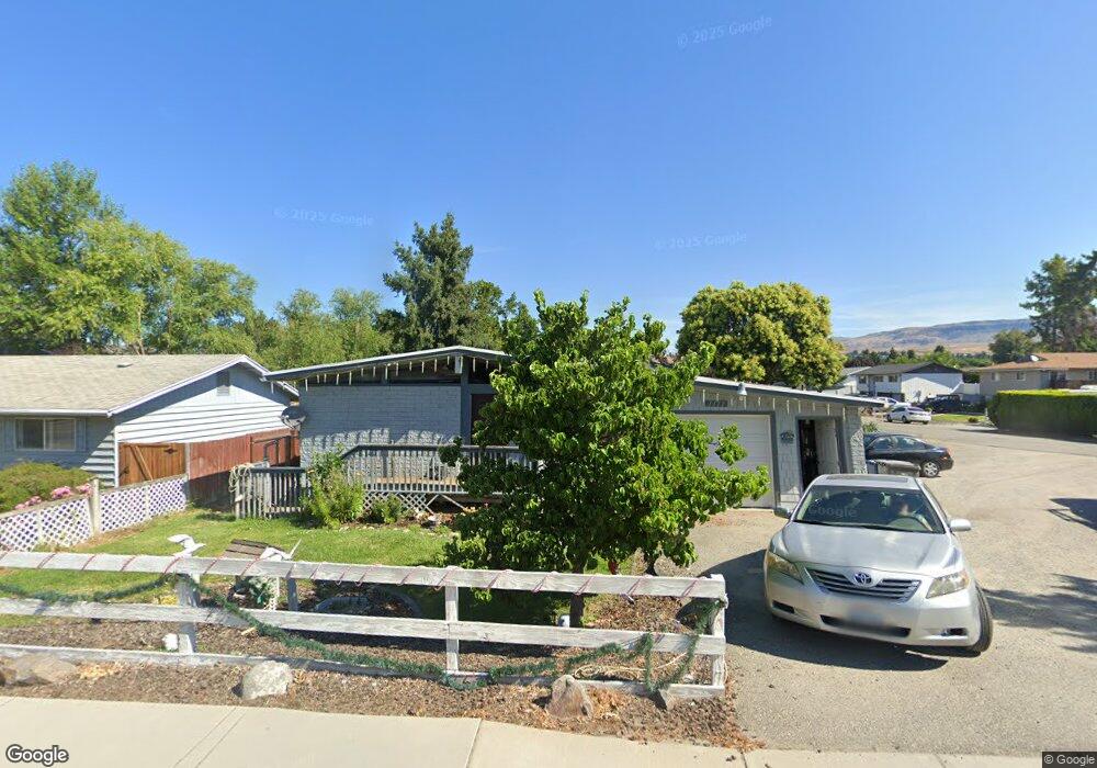 1111 4th St SE, East Wenatchee, WA 98802 - photo 1