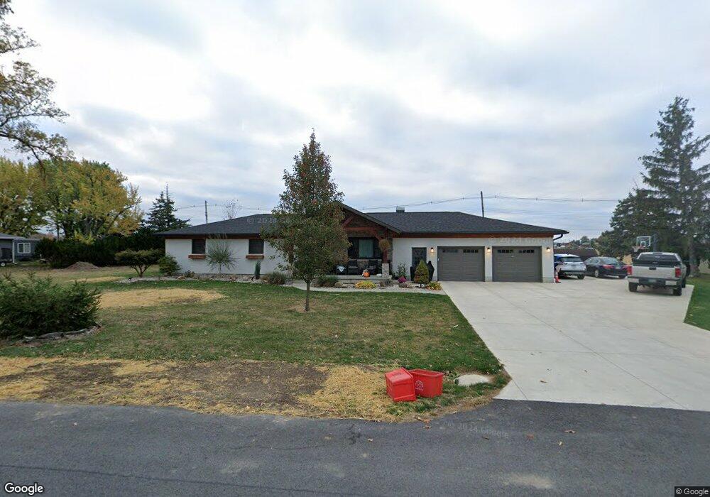 411 Woodlawn Dr, Wapakoneta, OH 45895 - photo 1