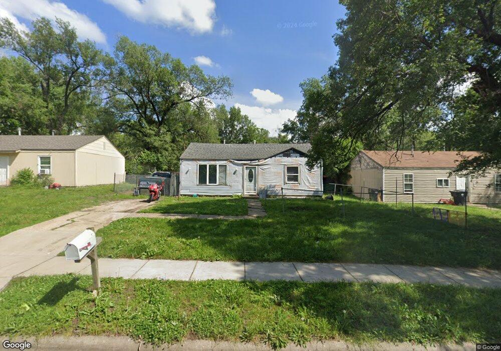 223 SE Pinecrest Dr, Topeka, KS 66605 - photo 1