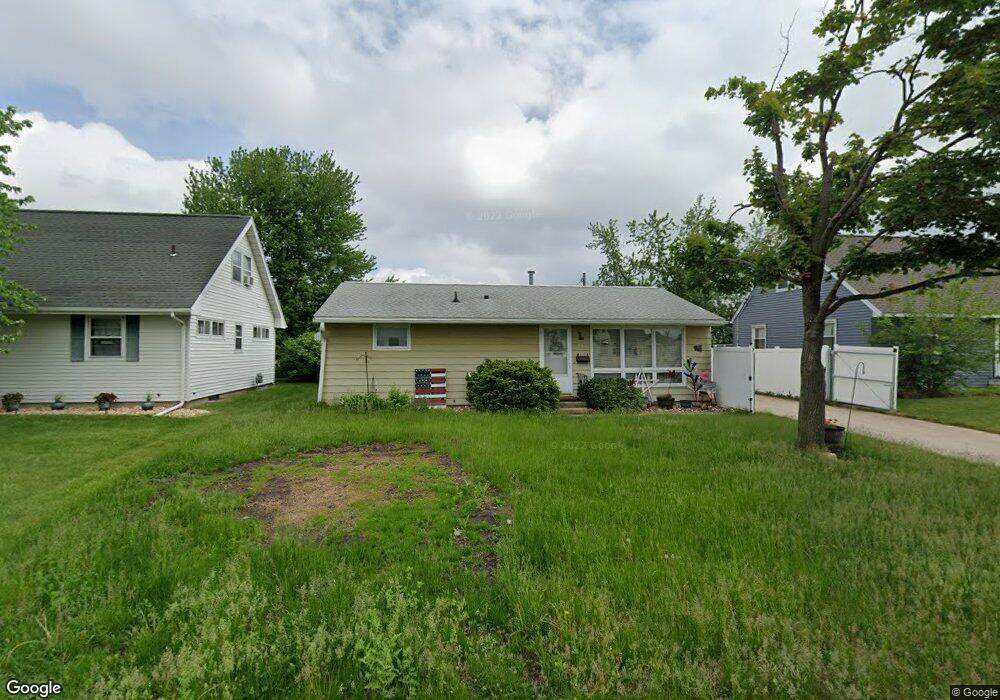 24 24th Ave SW, Cedar Rapids, IA 52404 - photo 1