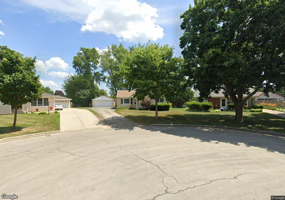 2100 Swan Ln, Rolling Meadows, IL 60008 - photo 1