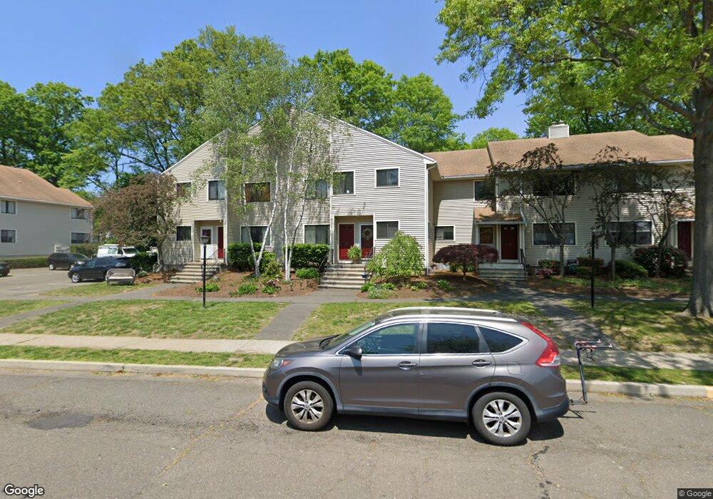 34 Lance Cir unit 34, Bridgeport, CT 06606 - photo 1