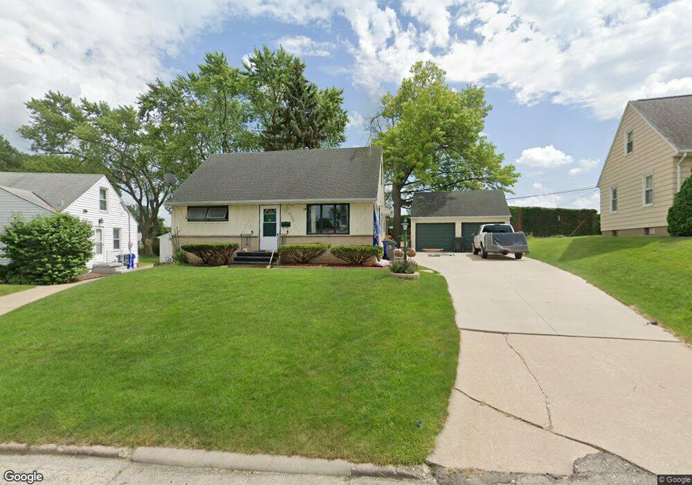 2238 Chandler St SW, Cedar Rapids, IA 52404 - photo 1