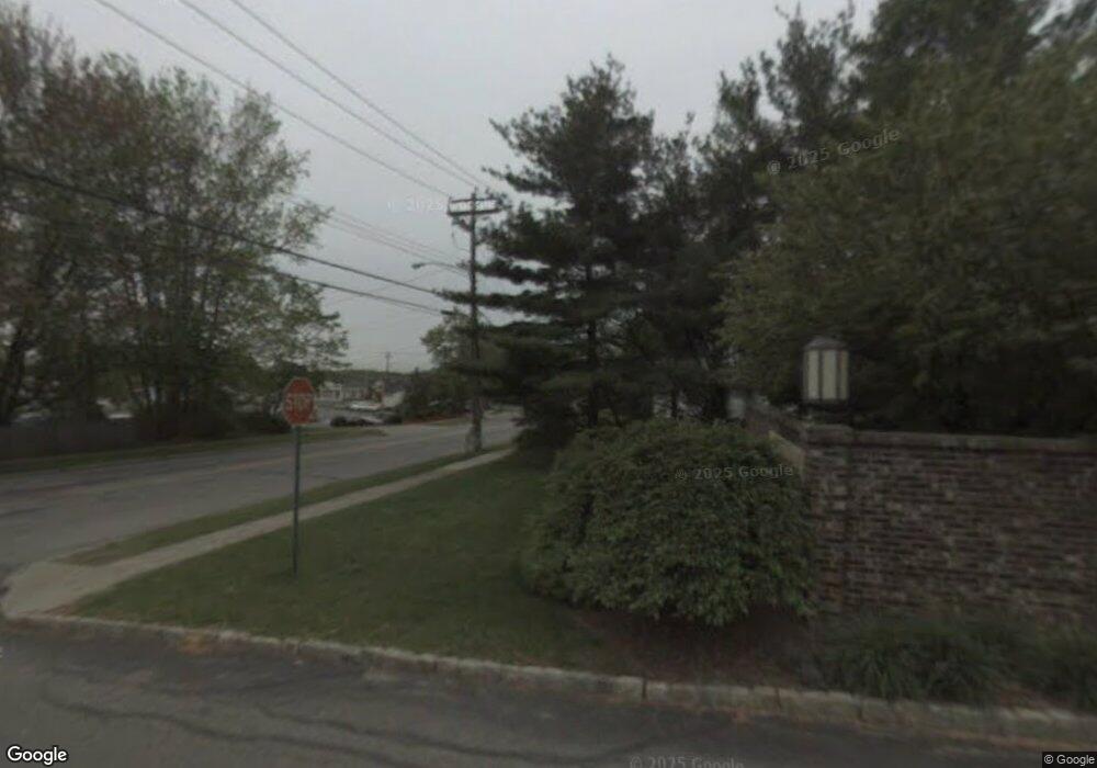 353 Foxwood Ln, Milford, CT 06461 - photo 1