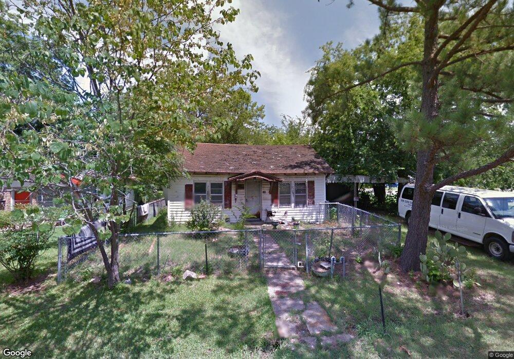 104 W Laurel St, Hugo, OK 74743 - photo 1