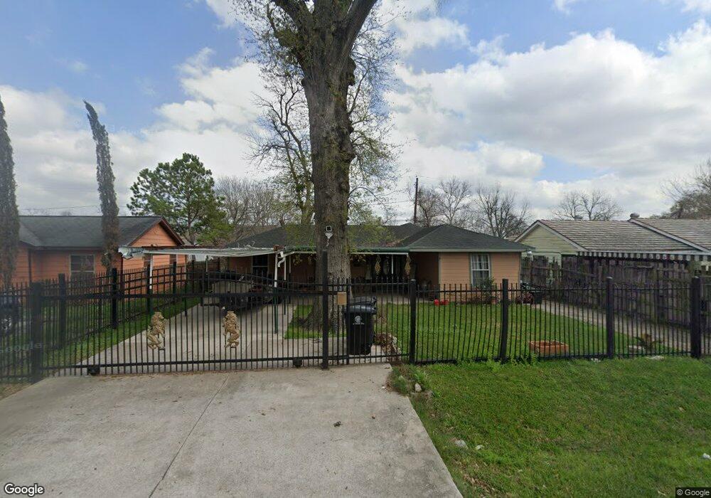 9306 Una St, Houston, TX 77022 - photo 1