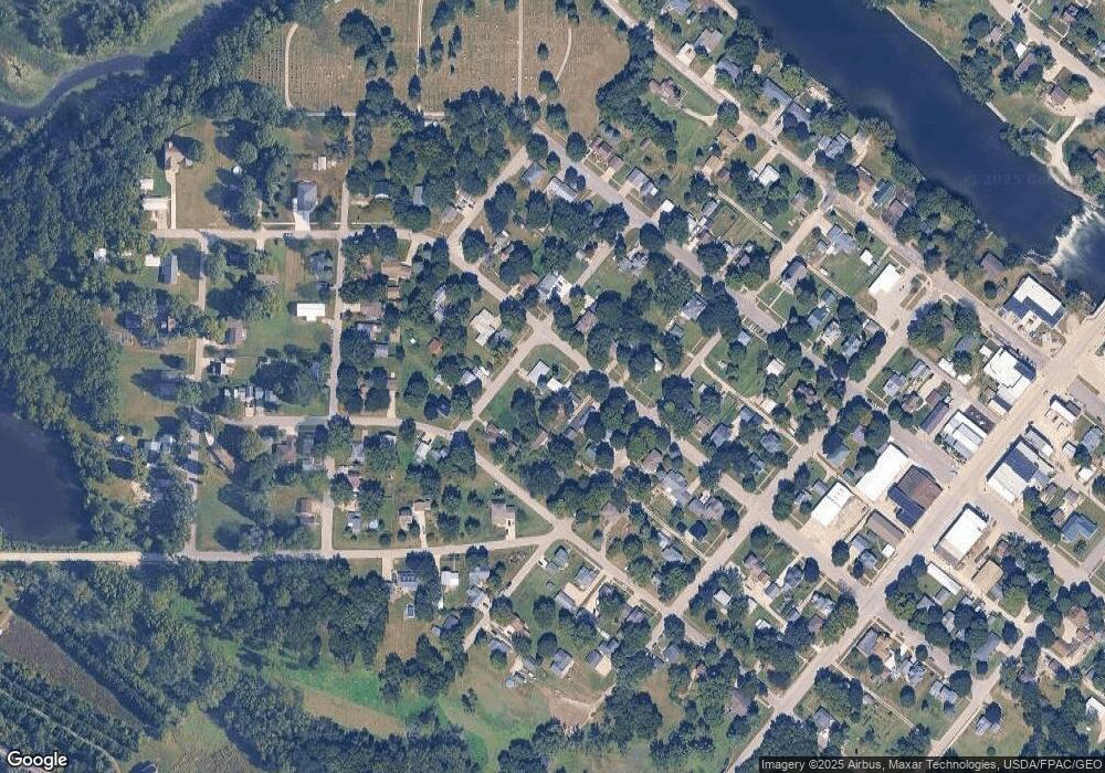 318 W Prospect St, Shell Rock, IA 50670 - photo 1