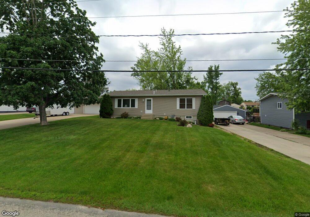 4231 M Ave NW, Cedar Rapids, IA 52405 - photo 1