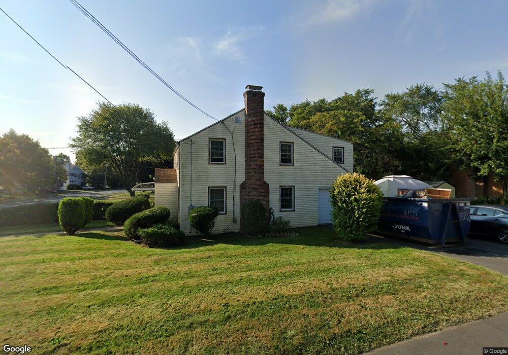 737 Quaker Ln S, West Hartford, CT 06110 - photo 1